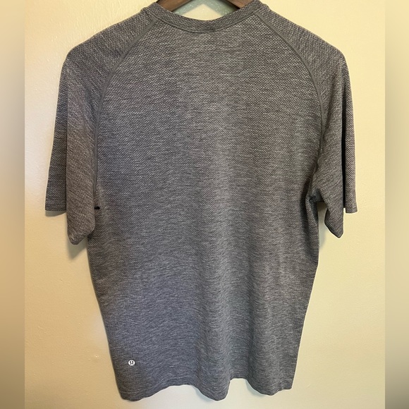 Lululemon Metal Vent Tech Tee - Picture 3 of 3
